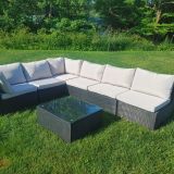 Ensemble de patio extérieur en osier – 1 table et 6 sofas – Collection Lynn (Disponible en 4 couleurs)