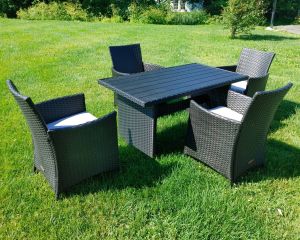 Ensemble à diner extérieur – 1 table (dessus en composite) et 4 chaises  – Collection Lynn en prévente disponible mai 2026