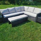 Ensemble de patio extérieur – 3 causeuses, 3 poufs et 2 tables d&rsquo;appoint (dessus en verre) – Collection Lynn (Disponible en 4 couleurs) en prévente disponible mai 2026 en cadeau une chaise longue sur ramassage a notre entrepôt